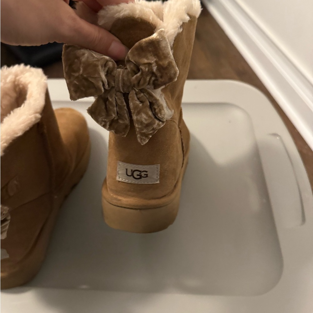 UGG Cream Sheepskin Footwear - Picture 3 of 8